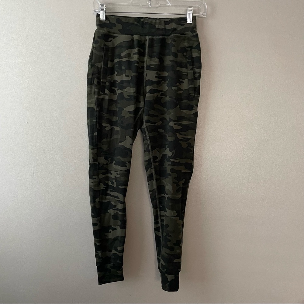 Alphalete jogger